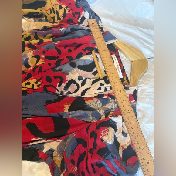 Diane Von Furstenberg silk Sabine dress size 4 pockets colourful animal print - Picture 8 of 10